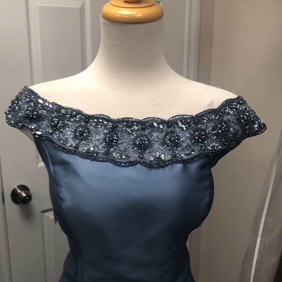 Elegant long evening dress - Picture 2 of 8